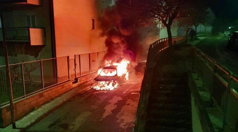 Monte Sant’Angelo, attacco alle istituzioni: incendiata l’auto dell’assessore al Bilancio